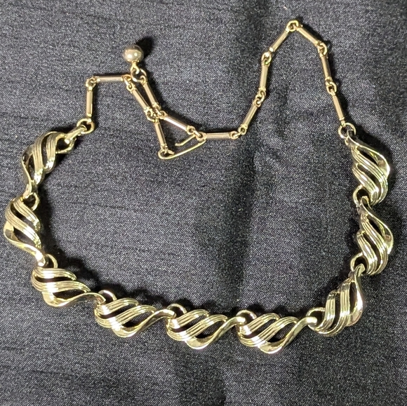 Vintage Coro classic gold tone link choker necklace - Picture 6 of 6